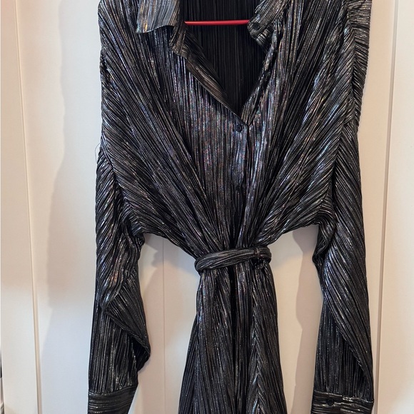 Le Lis Metallic Silver Belted Shirt Dress - Picture 7 of 10